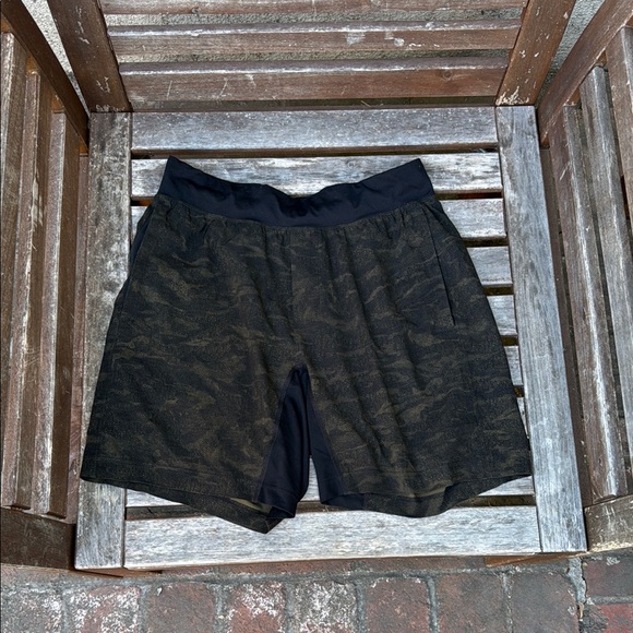 Lululemon - Mens Short - Green+black - Picture 1 of 5